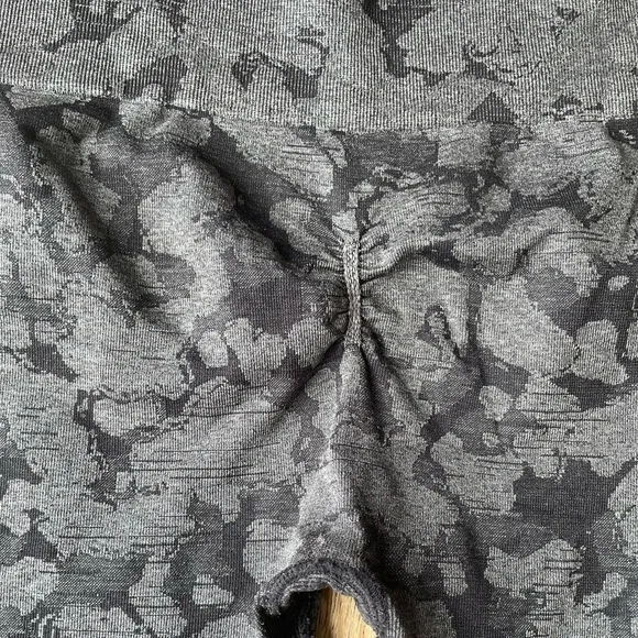 Gymshark Camo Seamless Leggings Gray Black Women’s Size M High Waisted - Picture 6 of 6